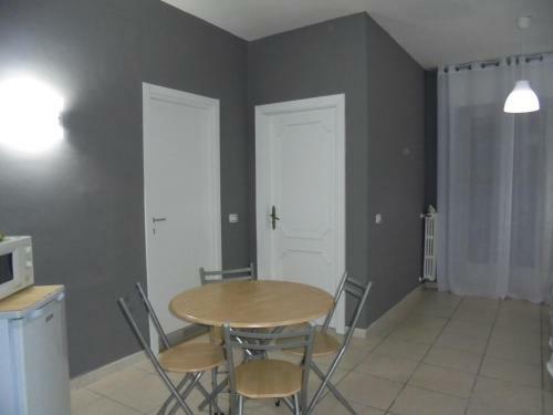 Hostal Travel And Living