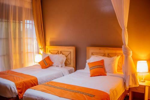 Hostal Savannah Suites