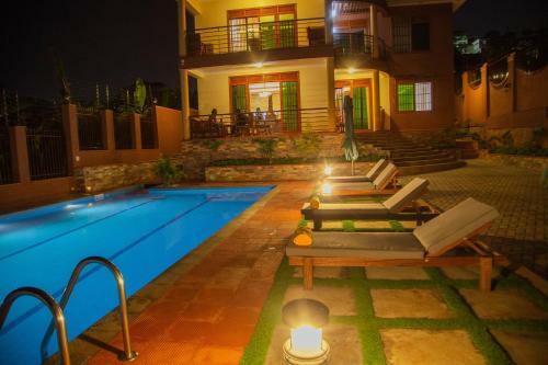 Hostal Savannah Suites