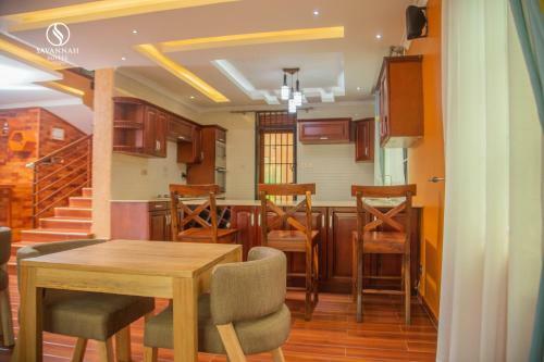 Hostal Savannah Suites