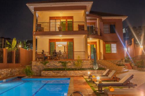 Hostal Savannah Suites