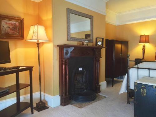 Bed & Breakfast At Wit's Inn