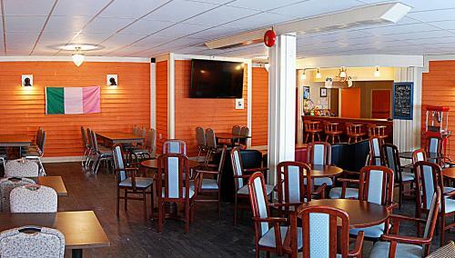 Anchor Inn Hotel And Suites