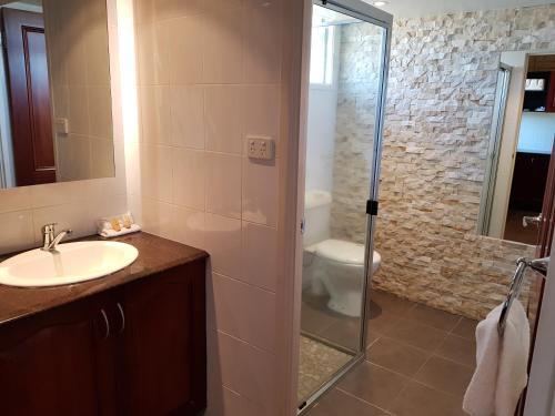 Country Plaza Motor Inn