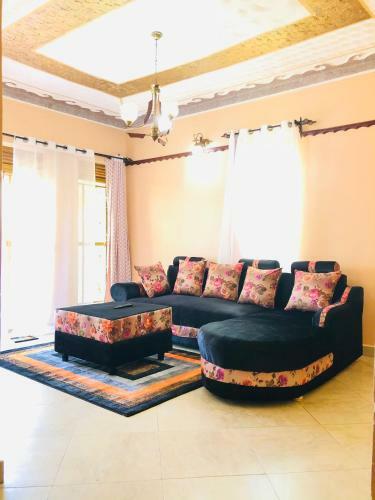 Apartamento Uzuri Homes