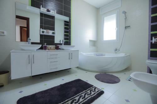 Manifique Villa Avec Piscine, Pour Famille