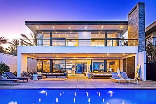 Dolphin Coast Yolo Spaces - Beach House Villa