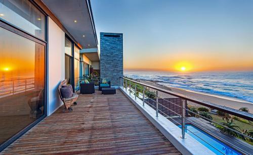 Dolphin Coast Yolo Spaces - Beach House Villa