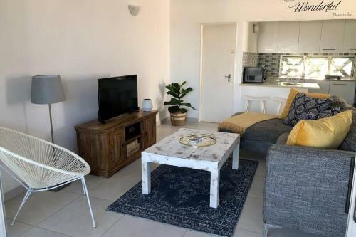 42 Thira - Beautiful Beach Apartment