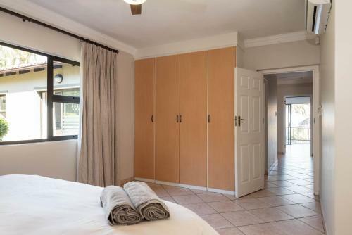 Shangri-la 6 Bedroom Ballito Beachfront Kbw1