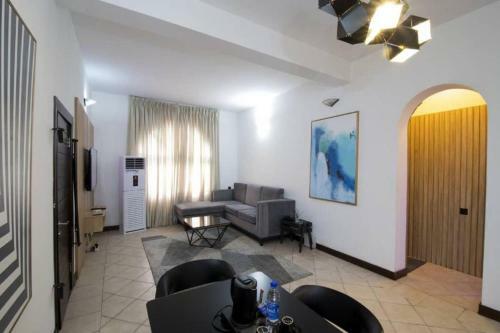 Lovely 2 Bedroom Apartment