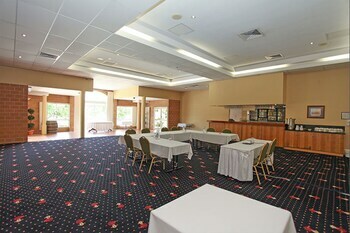 Windmill Motel And Reception Centre