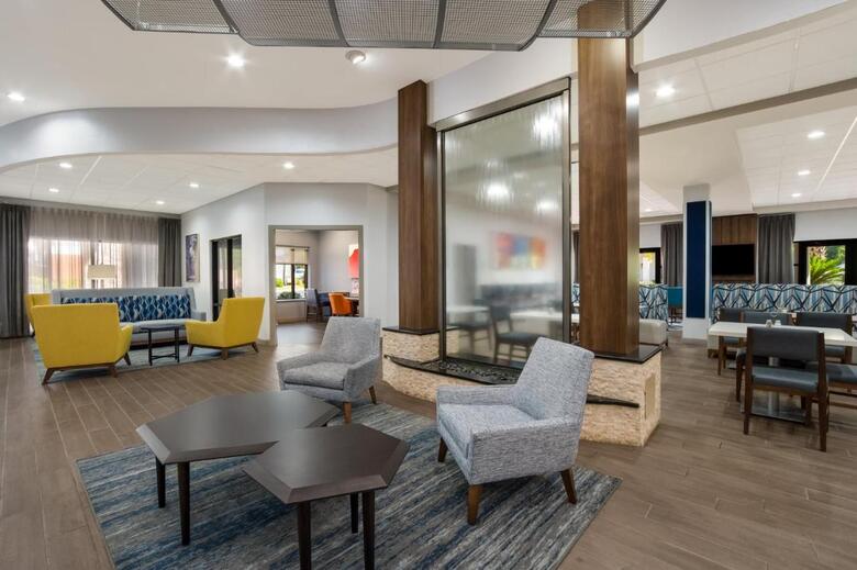 Hotel Comfort Suites Lexington
