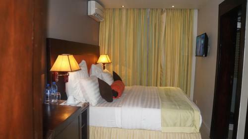 Oakspring Hotel & Luxury Suites