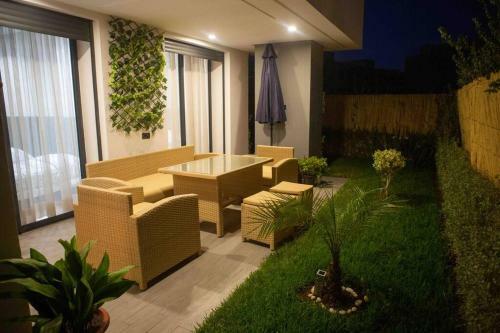 Apartamento Between Land&sea Luxurious Apt With Swimming Pool
