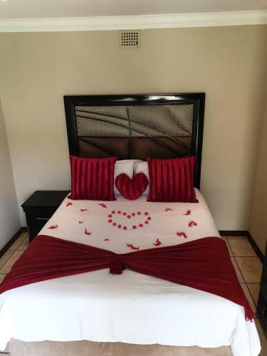 Hostal Suits Guest House & Bar
