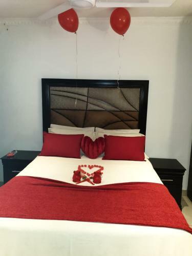Hostal Suits Guest House & Bar