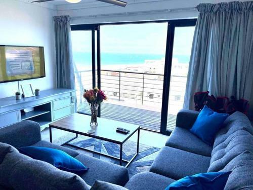 Grace / 2 Bedroom 2 Bathroom Beachfront Apartment