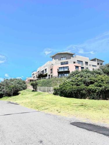 Grace / 2 Bedroom 2 Bathroom Beachfront Apartment