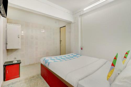 Hostal Oyo Home 68351 Cozy Stay Behala Kolkata