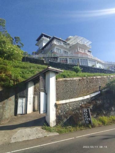 Mount Queen Hotel