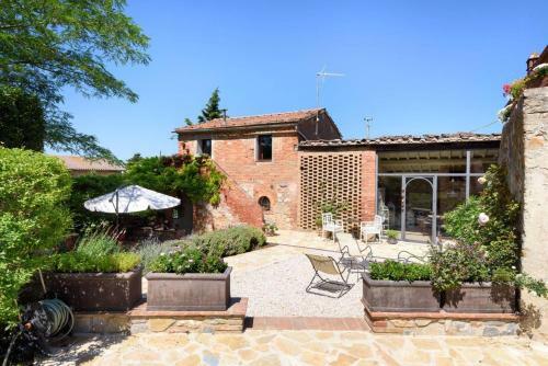 2 Bedrooms House With Shared Pool And Enclosed Garden At Trequanda