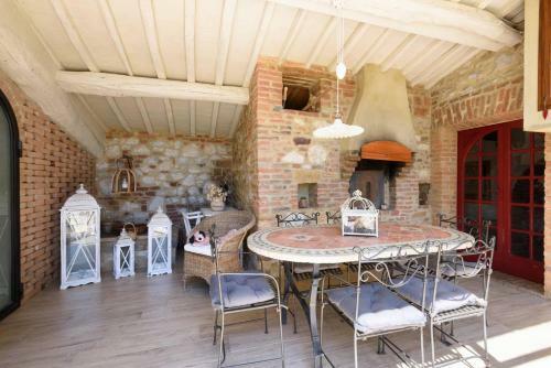 2 Bedrooms House With Shared Pool And Enclosed Garden At Trequanda
