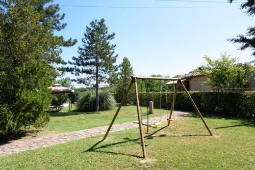 2 Bedrooms House With Shared Pool And Enclosed Garden At Trequanda