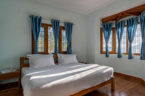 Stayvista At Lakeside Chalet 1