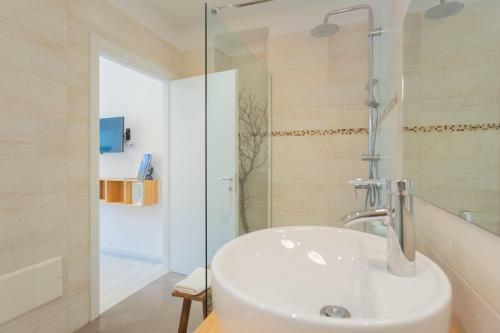 Enchanted Como Lake - Tremezzo Apartments By Rent All Como