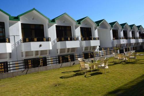 Hotel H Lake View, Bhimtal, Nainital