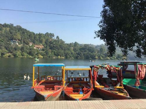 Lodge Rudraksha Cottage & Resort