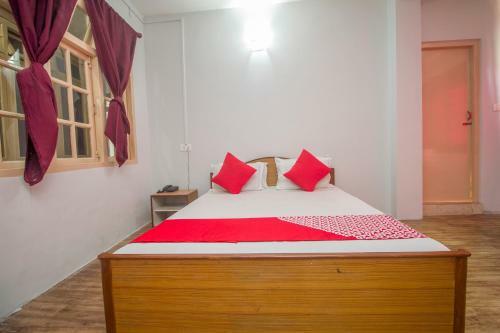 Hotel Oyo 65173 Nourpem Residency