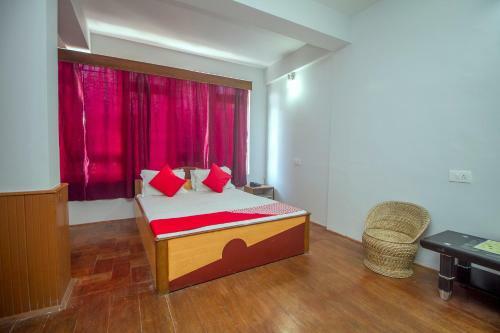 Hotel Oyo 65173 Nourpem Residency