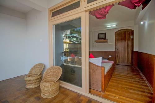 Hotel Oyo 65173 Nourpem Residency