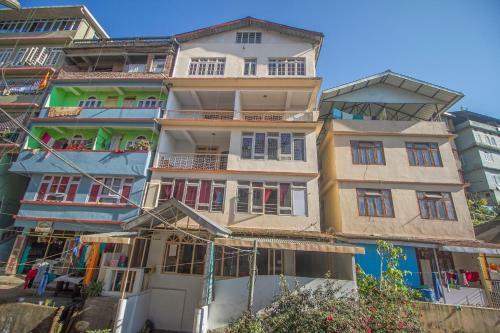 Hotel Oyo 65173 Nourpem Residency
