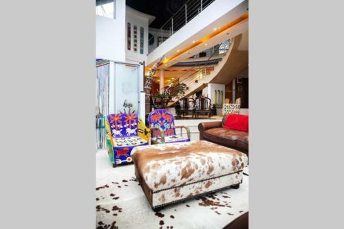 Modern Umhlanga Villa, Ocean Views & Rooftop Pool