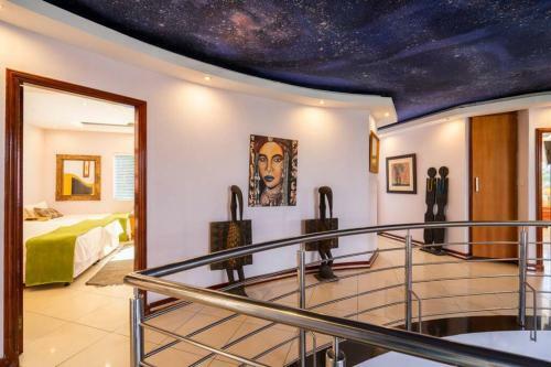 Modern Umhlanga Villa, Ocean Views & Rooftop Pool