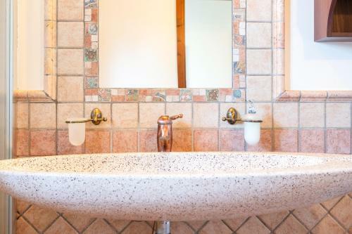 Villa Arcobaleno Apartment With Patio & Parking