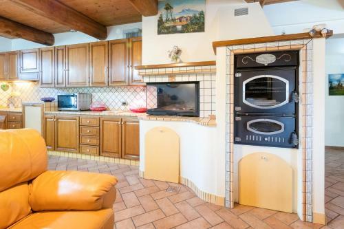Villa Arcobaleno Apartment With Patio & Parking