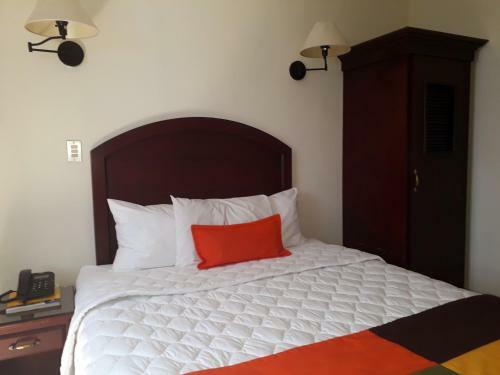 La Porta Plaza Hotel