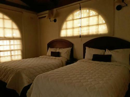 La Porta Plaza Hotel