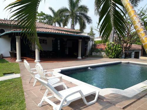 La Porta Plaza Hotel