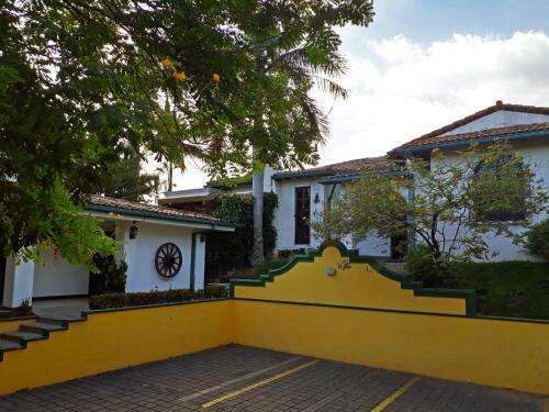 La Porta Plaza Hotel