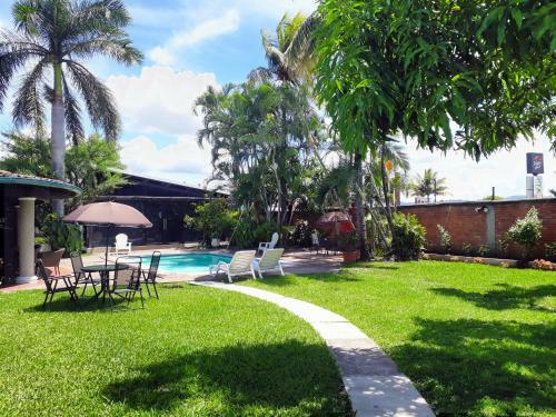La Porta Plaza Hotel