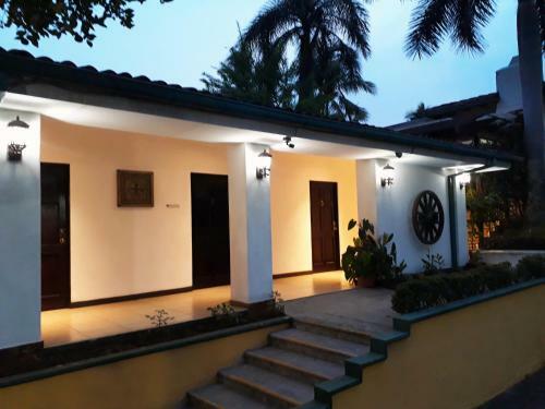 La Porta Plaza Hotel
