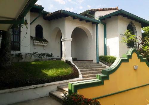 La Porta Plaza Hotel