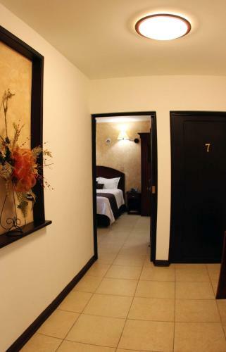 La Porta Plaza Hotel