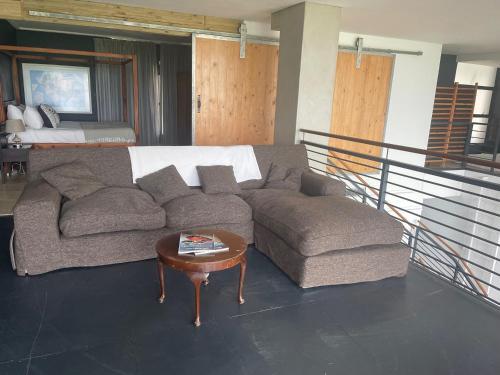 Luxury Beach Front Apartment On Canal - Spacious +