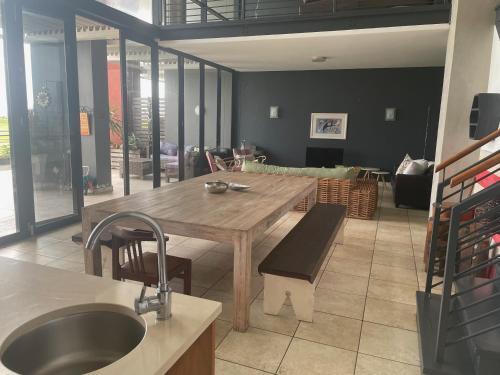 Luxury Beach Front Apartment On Canal - Spacious +